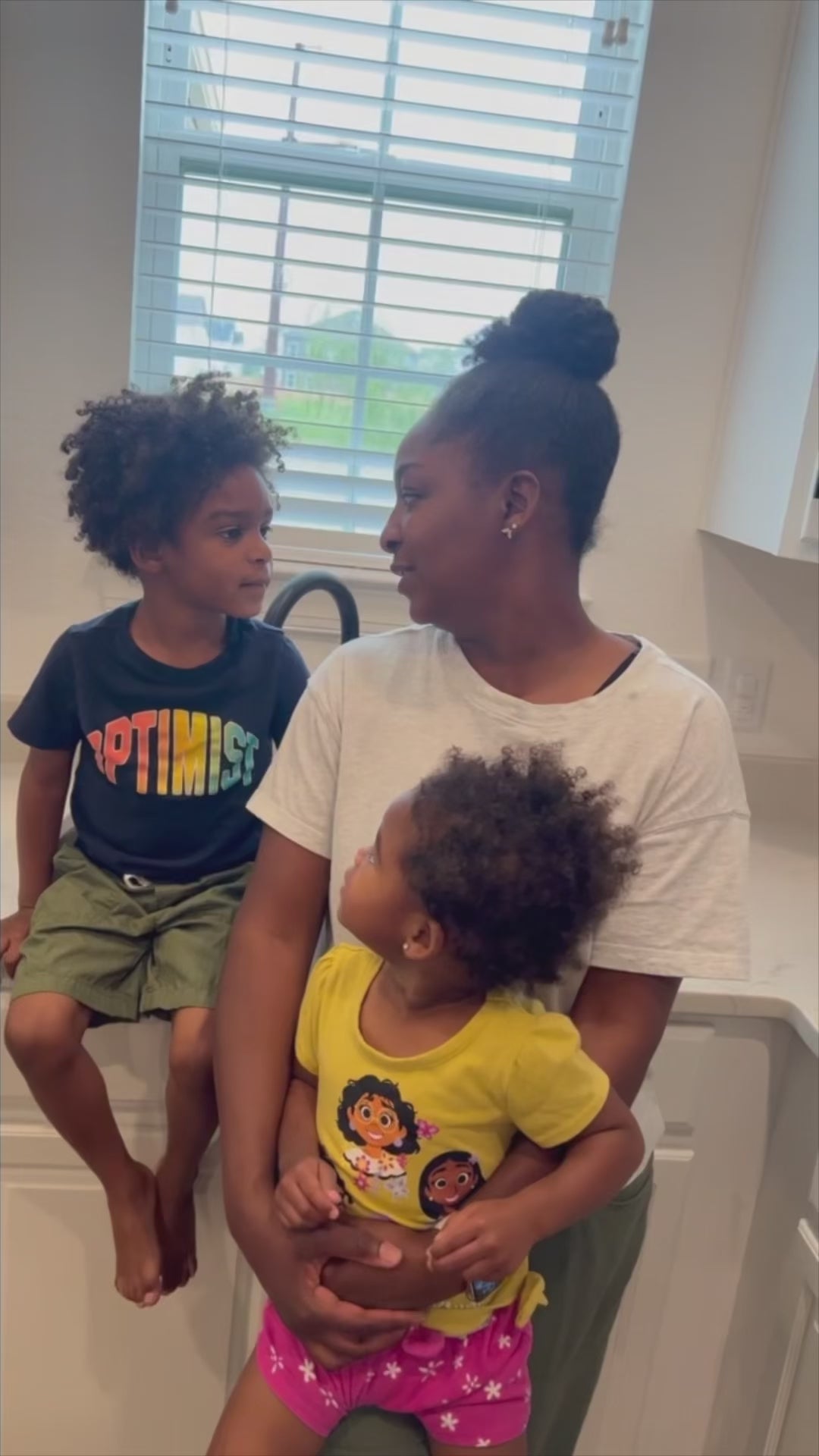 Load video: Plaine Products hair and body wash has a clean, earthy scent. Works on all of our different hair textures in my family, it's safe for my kids and love that we can use it on hair and body because as a busy mom I need all of the time savings I can get. 